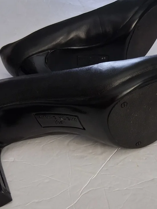 Anne Klein Black Leather Women's Pumps - Picture 5 of 6